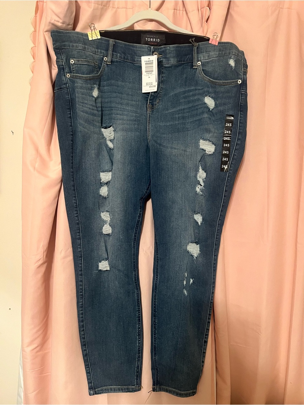 NWT Torrid Distressed Skinny Jeans in Short